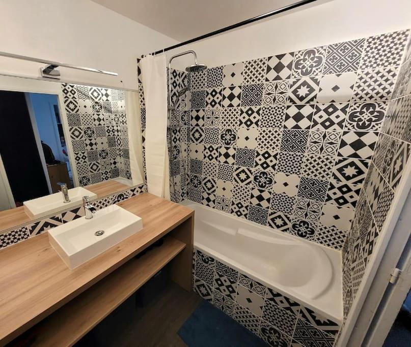 Appartement Avec Jardinet Le Petit-Quevilly Eksteriør billede
